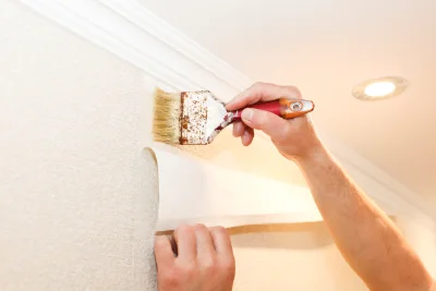 Pose de papier peint à Crozon — revêtements muraux et toiles de verre